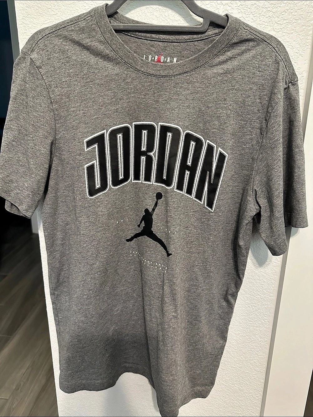 Jordan Core Arch Logo Graphic Tee Gray & Black Medium